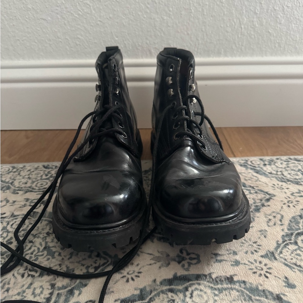 Sleek Black Leather Men's Boots